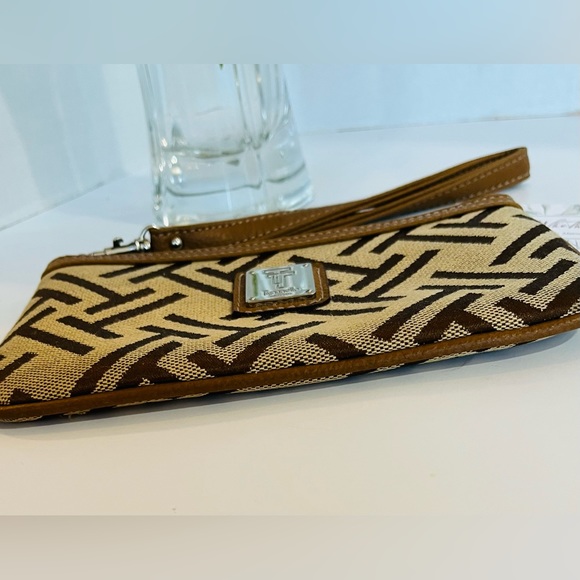 TIGNANELLO Wristlet Signature Canvas Top Zip Khaki Saddle - Picture 5 of 11